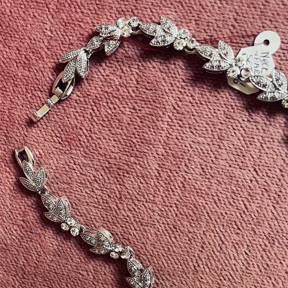 Cleopatra like rhodium plated crystal necklace and earring set- brand new - Picture 6 of 10